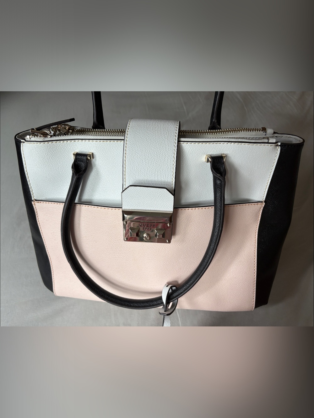 Guess White Shoulder Bag with Leopard-Print Lining